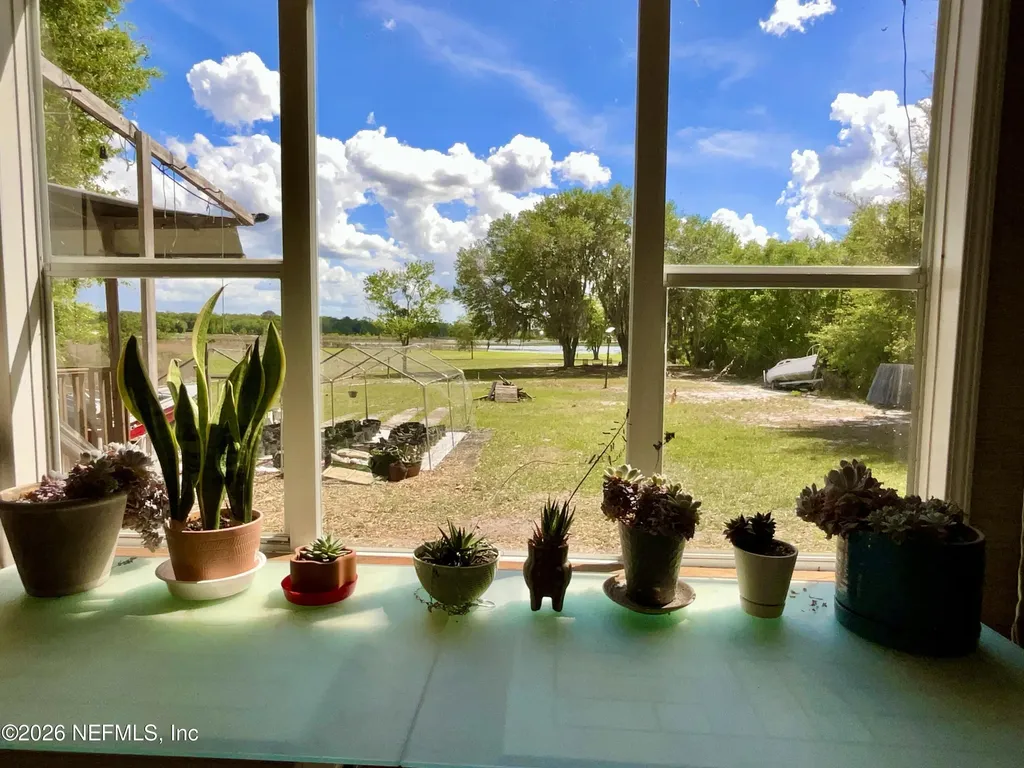 1837 State Road 20 Hawthorne FL 32640