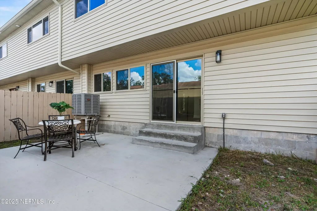 8211 Kensington Square Jacksonville FL 32217
