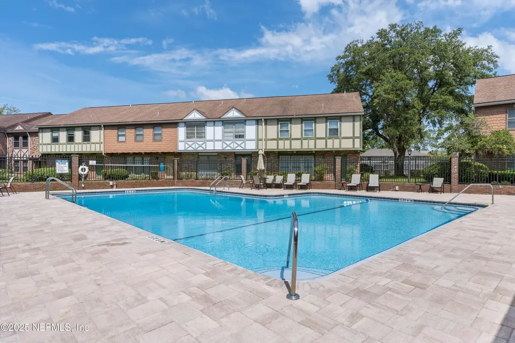 8211 Kensington Square Jacksonville FL 32217