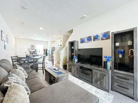 8217 Watercourse Way Jacksonville FL 32211