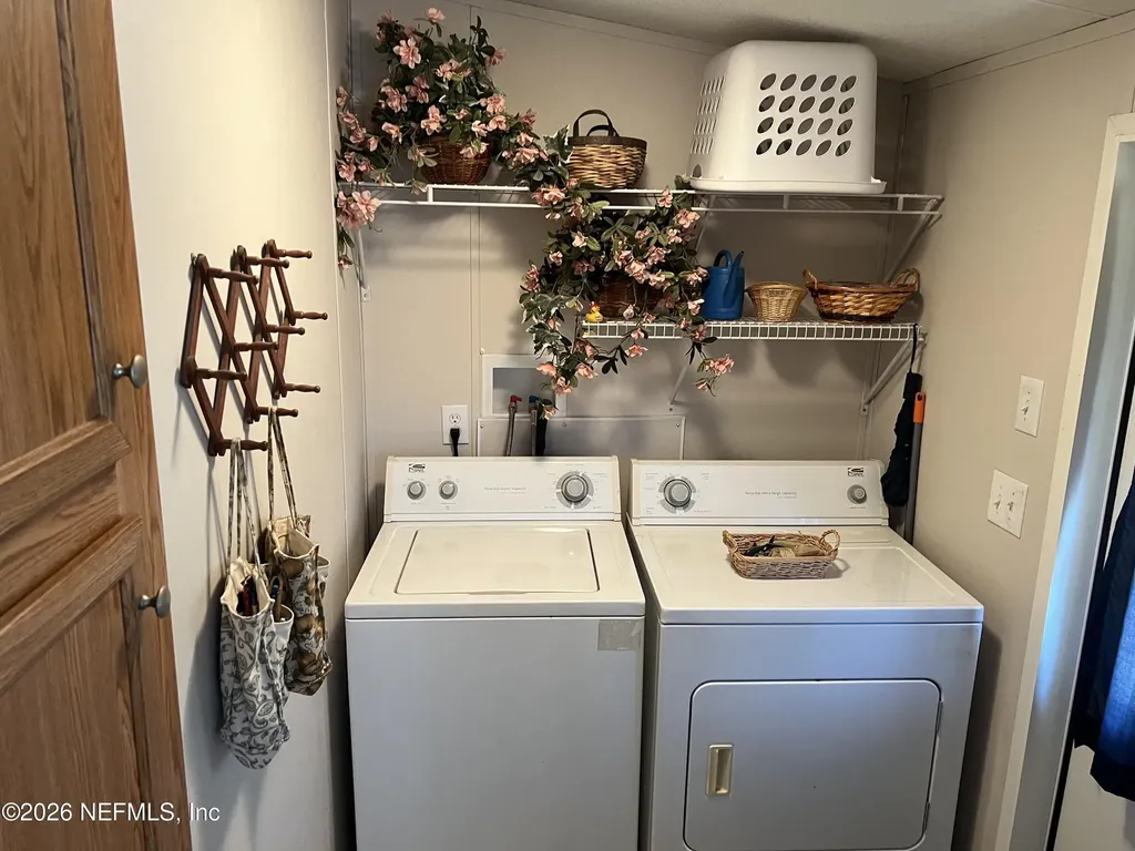 223 Oak Ridge Drive Welaka FL 32193