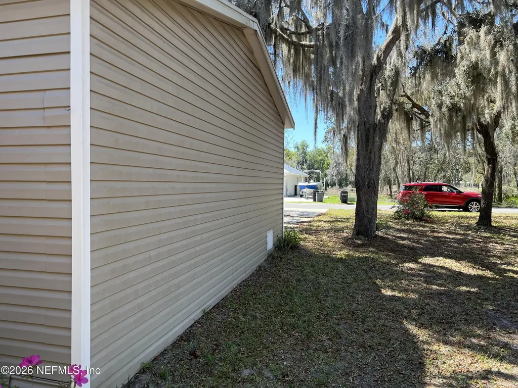223 Oak Ridge Drive Welaka FL 32193