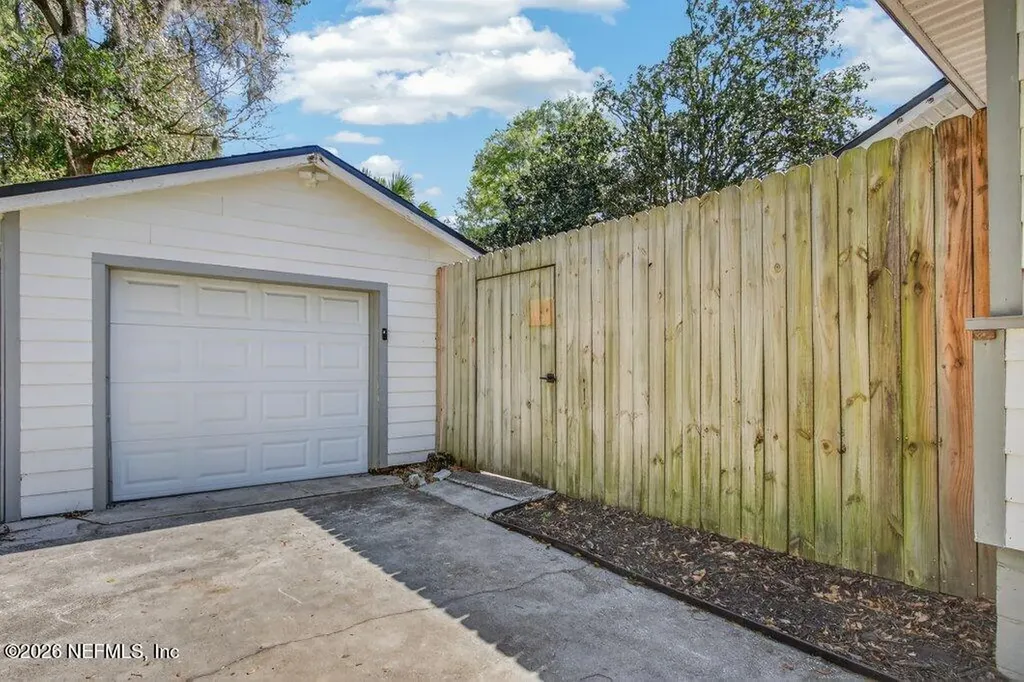 9049 Jackson Avenue Jacksonville FL 32208