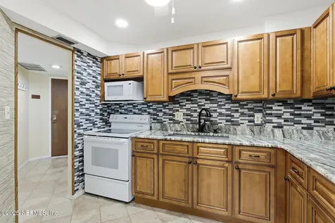 925 Halifax Avenue Daytona Beach FL 32118