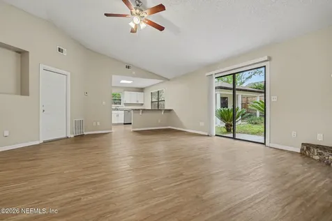8459 Pikes Peak Drive N Jacksonville FL 32244
