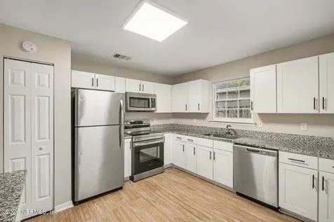 8459 Pikes Peak Drive N Jacksonville FL 32244