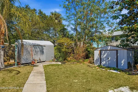 43 Forrestal Circle N Atlantic Beach FL 32233
