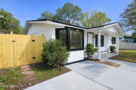 7563 John F Kennedy Drive W Jacksonville FL 32219