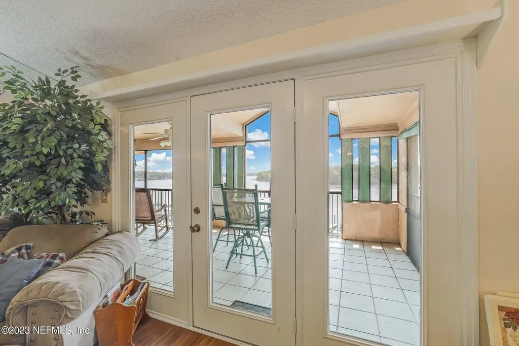 99 Broad River Place Welaka FL 32193