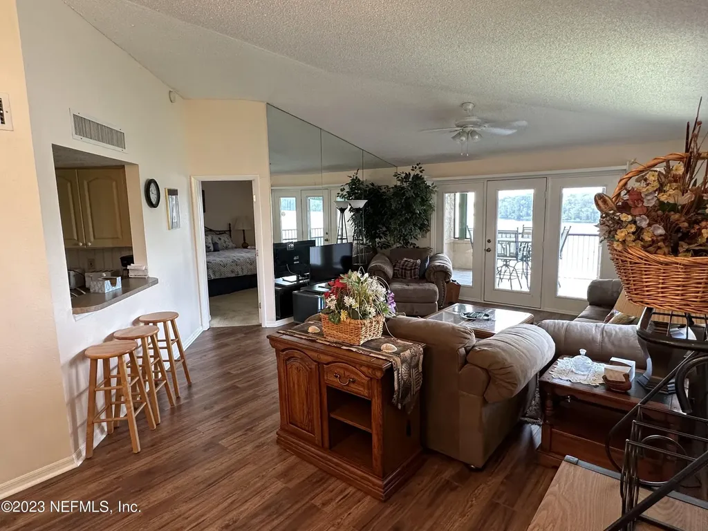 99 Broad River Place Welaka FL 32193