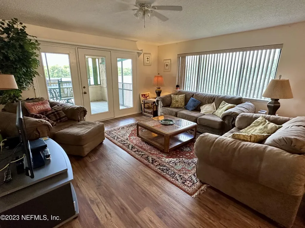 99 Broad River Place Welaka FL 32193