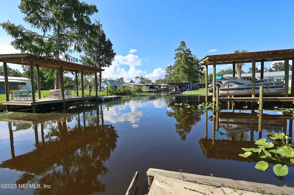 138 Edgewater Road Satsuma FL 32189