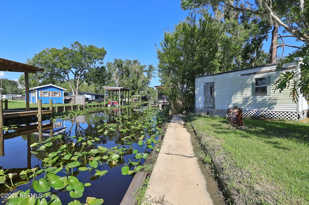 138 Edgewater Road Satsuma FL 32189