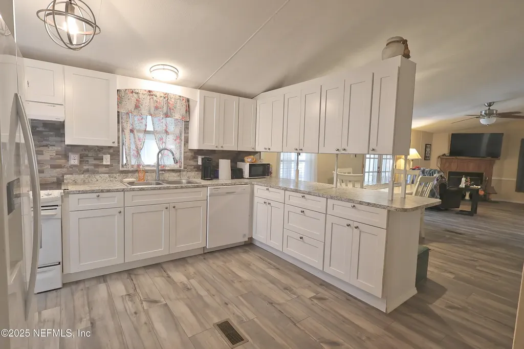 138 Edgewater Road Satsuma FL 32189