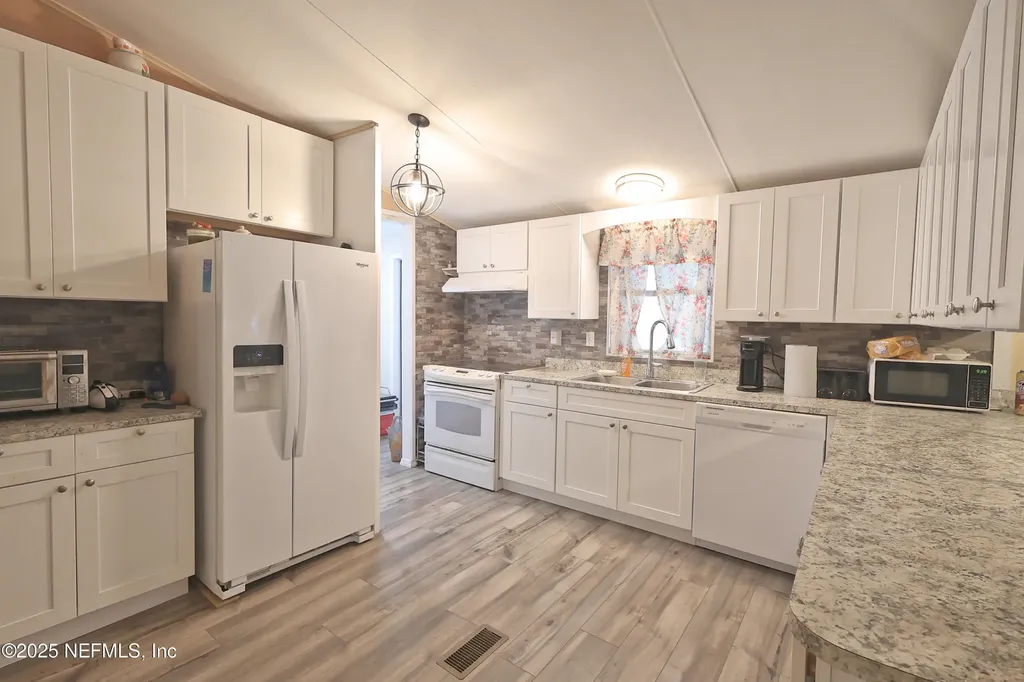 138 Edgewater Road Satsuma FL 32189