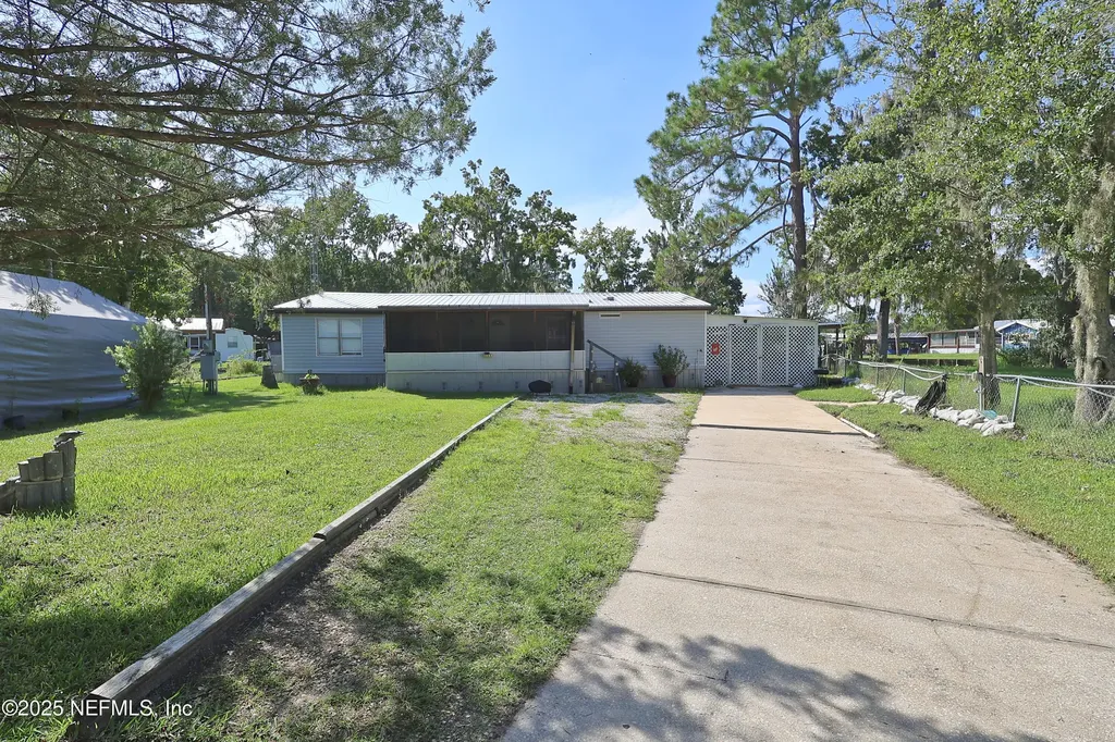 138 Edgewater Road Satsuma FL 32189