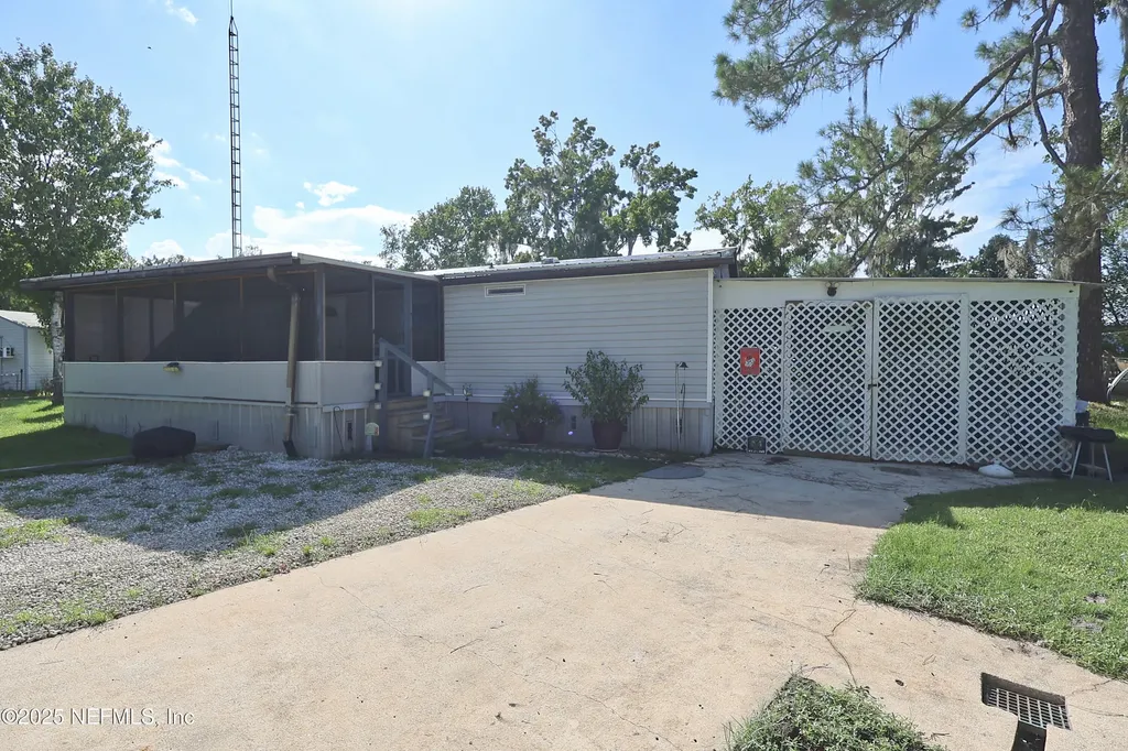 138 Edgewater Road Satsuma FL 32189