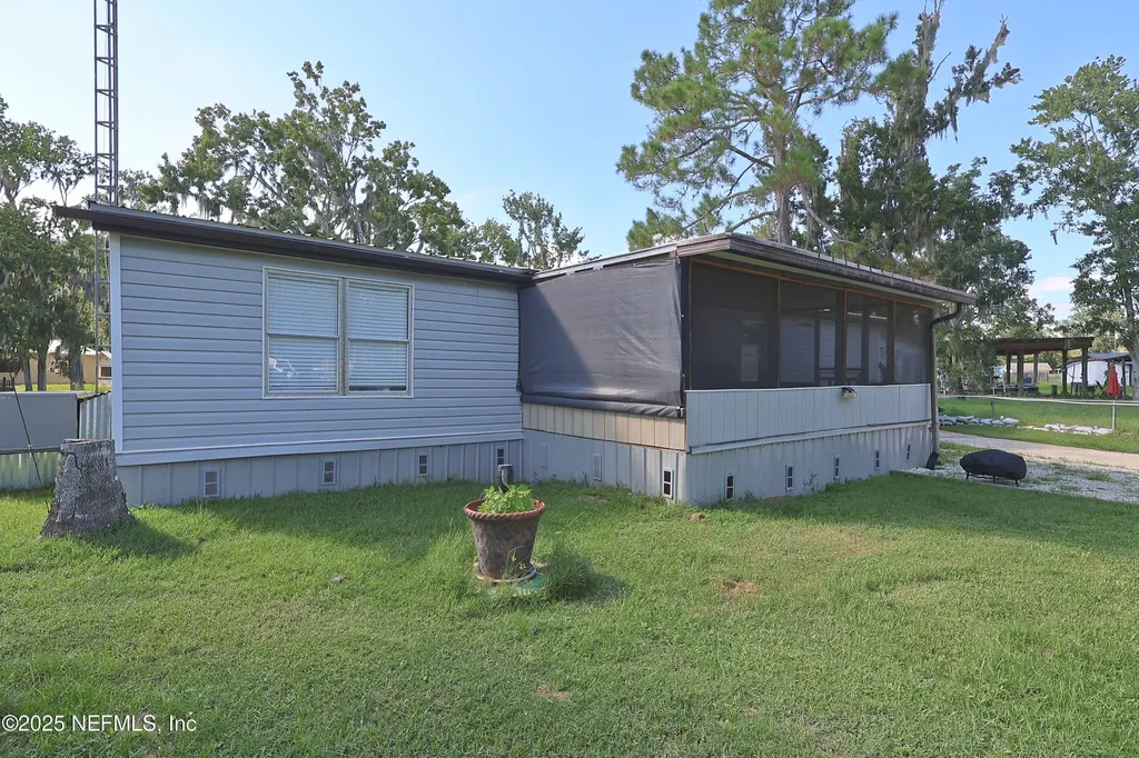 138 Edgewater Road Satsuma FL 32189