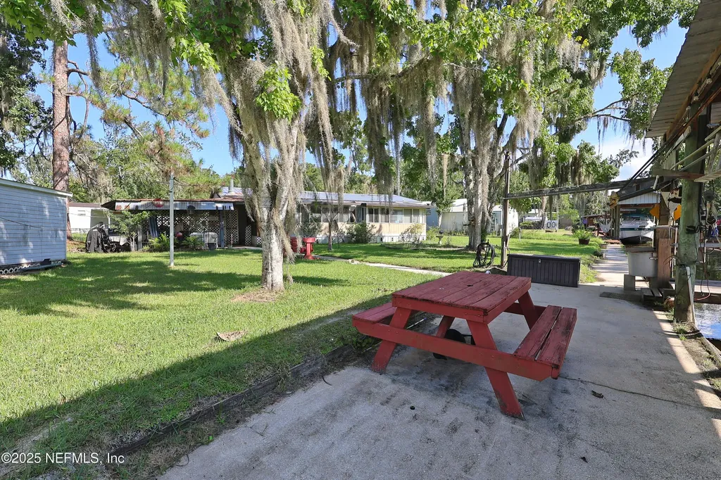 138 Edgewater Road Satsuma FL 32189