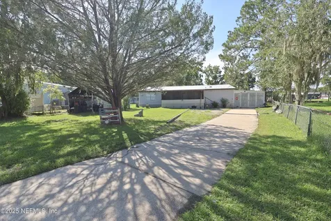 138 Edgewater Road Satsuma FL 32189