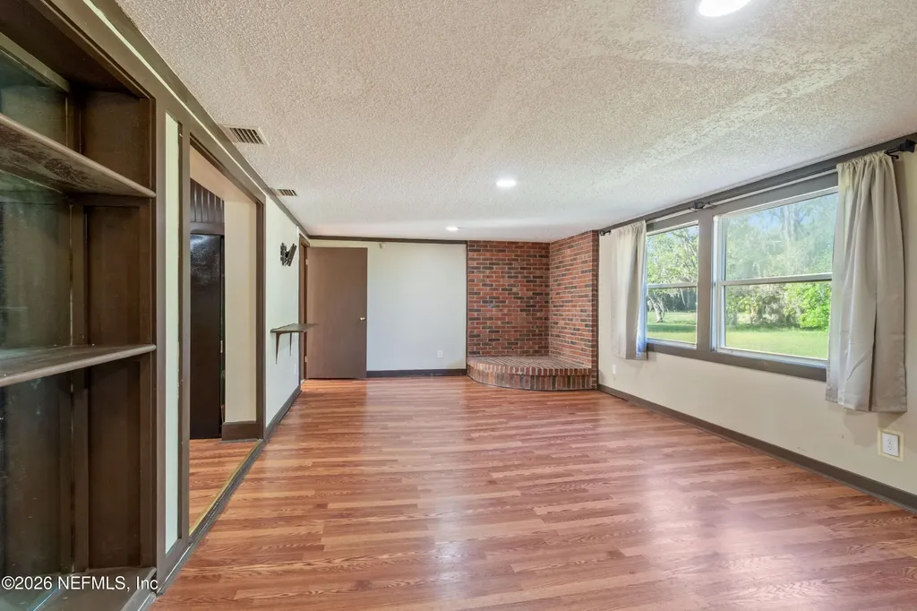 309 E River Road East Palatka FL 32131