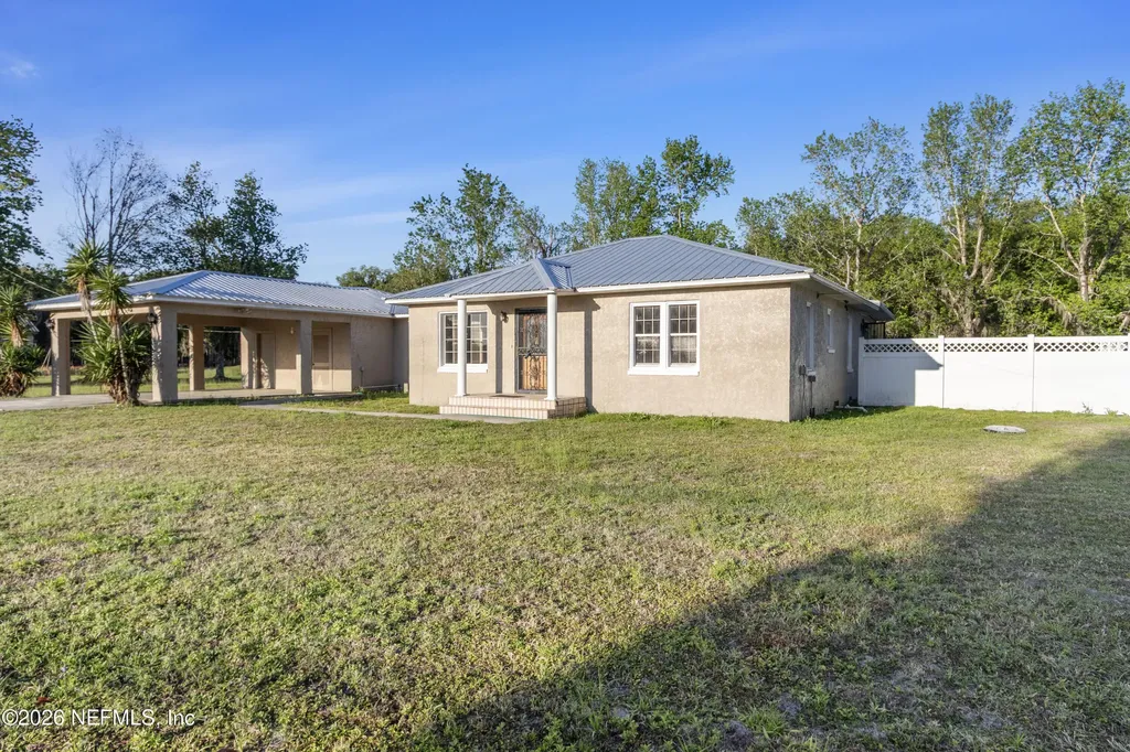 309 E River Road East Palatka FL 32131