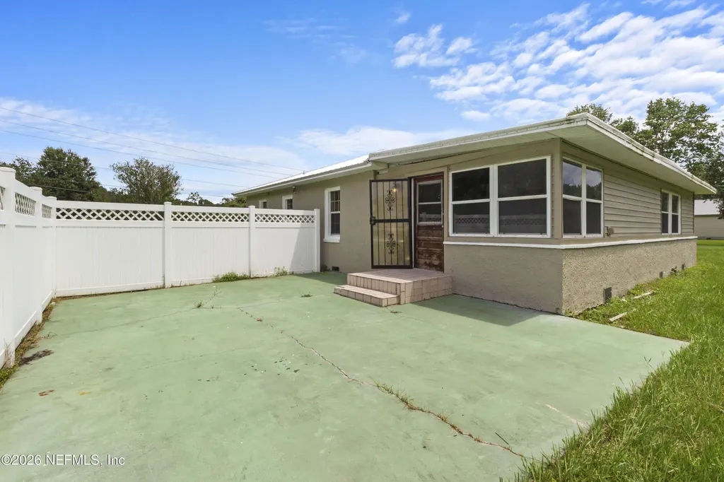 309 E River Road East Palatka FL 32131