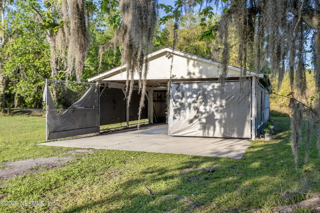 309 E River Road East Palatka FL 32131