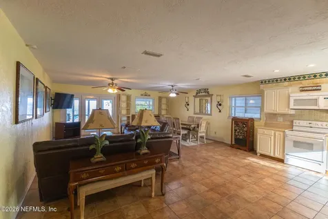 102 Lake Avenue Crescent City FL 32112