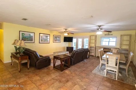 102 Lake Avenue Crescent City FL 32112