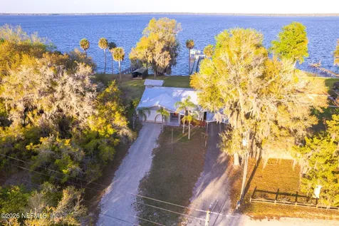 102 Lake Avenue Crescent City FL 32112