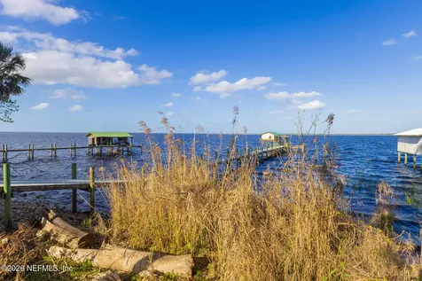 102 Lake Avenue Crescent City FL 32112