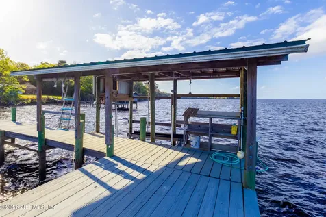 102 Lake Avenue Crescent City FL 32112