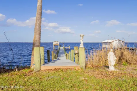 102 Lake Avenue Crescent City FL 32112