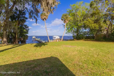102 Lake Avenue Crescent City FL 32112