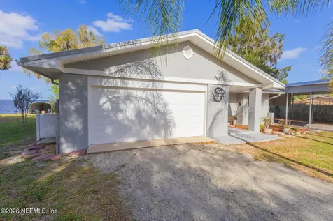 102 Lake Avenue Crescent City FL 32112