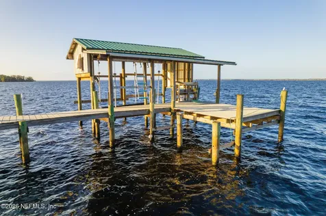 102 Lake Avenue Crescent City FL 32112
