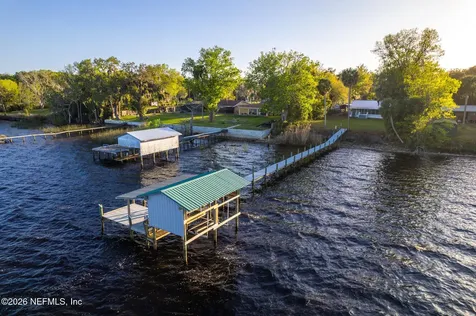 102 Lake Avenue Crescent City FL 32112