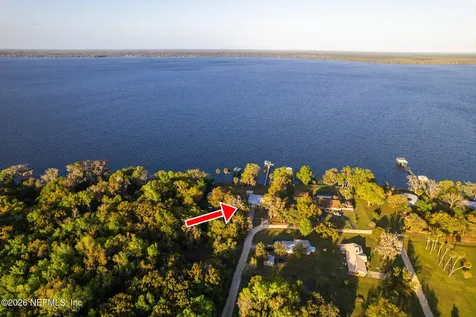 102 Lake Avenue Crescent City FL 32112