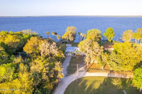 102 Lake Avenue Crescent City FL 32112