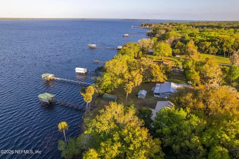 102 Lake Avenue Crescent City FL 32112