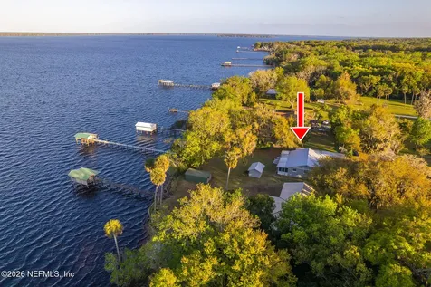 102 Lake Avenue Crescent City FL 32112
