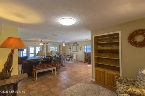 102 Lake Avenue Crescent City FL 32112