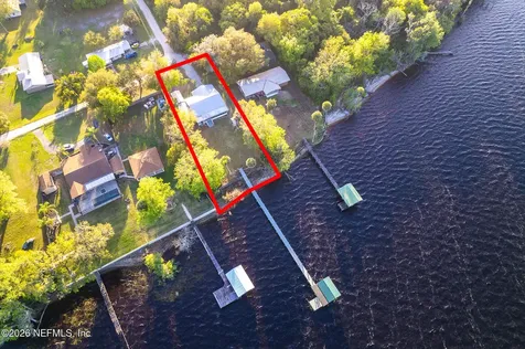 102 Lake Avenue Crescent City FL 32112