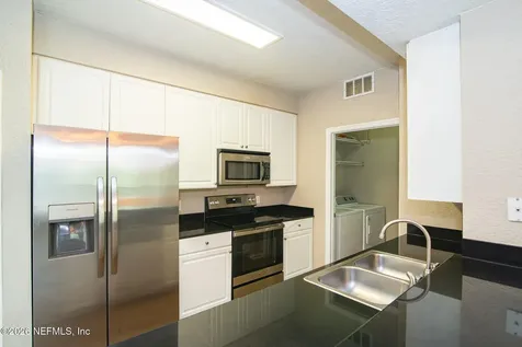 8539 Gate Parkway Jacksonville FL 32216