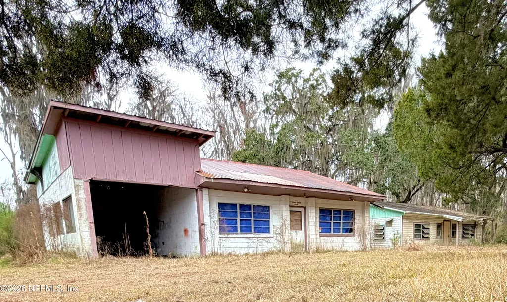 435 W River Road Palatka FL 32177