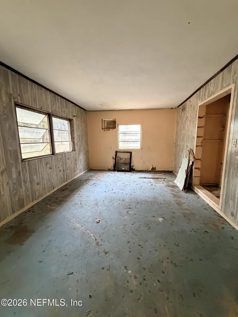 435 W River Road Palatka FL 32177