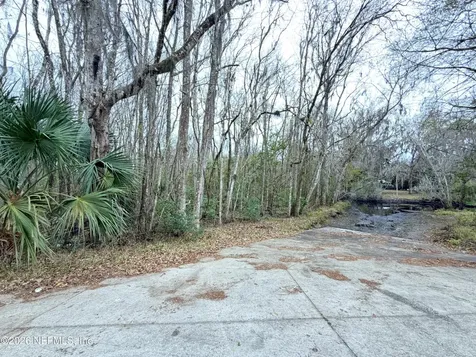 435 W River Road Palatka FL 32177
