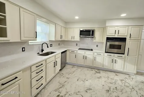 10206 Shoreview Drive N Jacksonville FL 32218