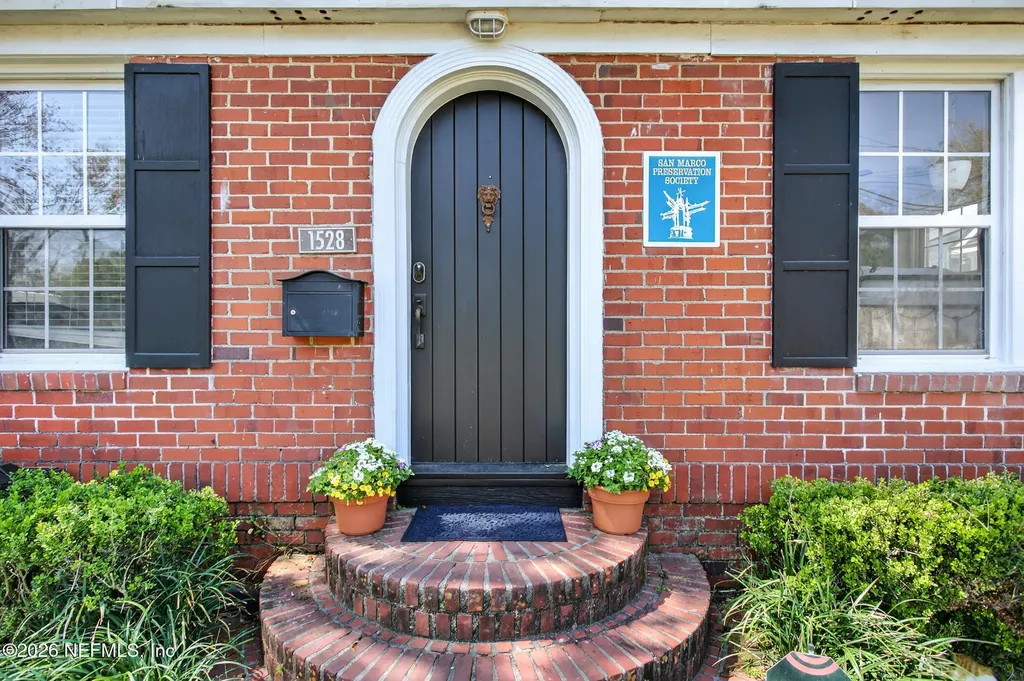 1528 Belmonte Avenue Jacksonville FL 32207